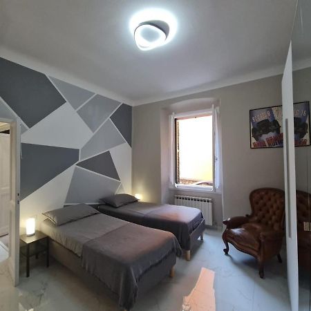 Ampio Appartamento Con 2 Posti Auto E Cortile Gênes Extérieur photo