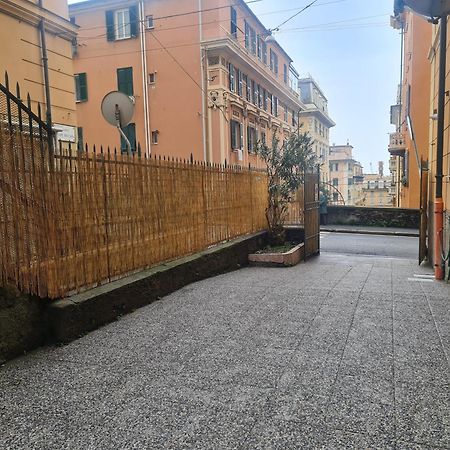 Ampio Appartamento Con 2 Posti Auto E Cortile Gênes Extérieur photo