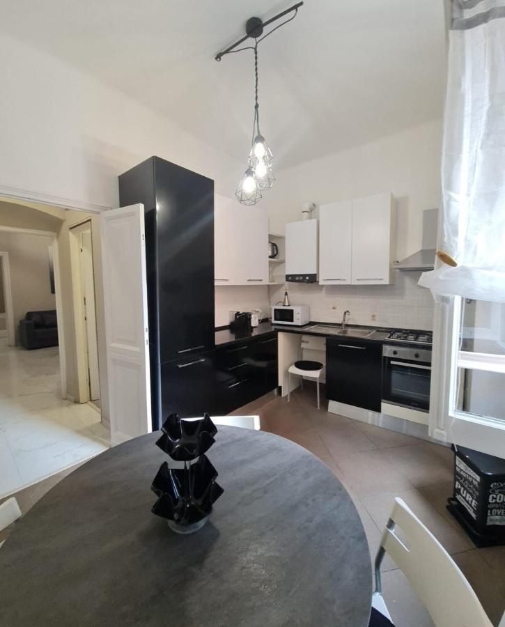 Ampio Appartamento Con 2 Posti Auto E Cortile Gênes Extérieur photo
