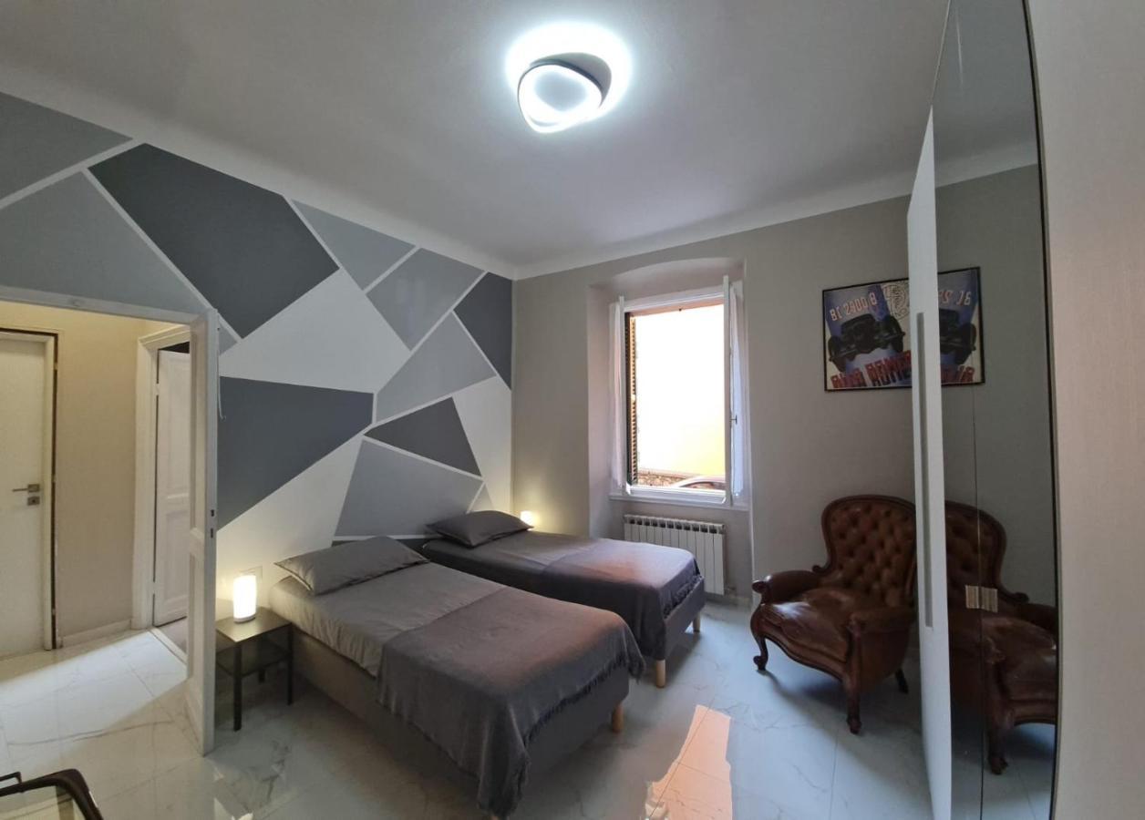 Ampio Appartamento Con 2 Posti Auto E Cortile Gênes Extérieur photo