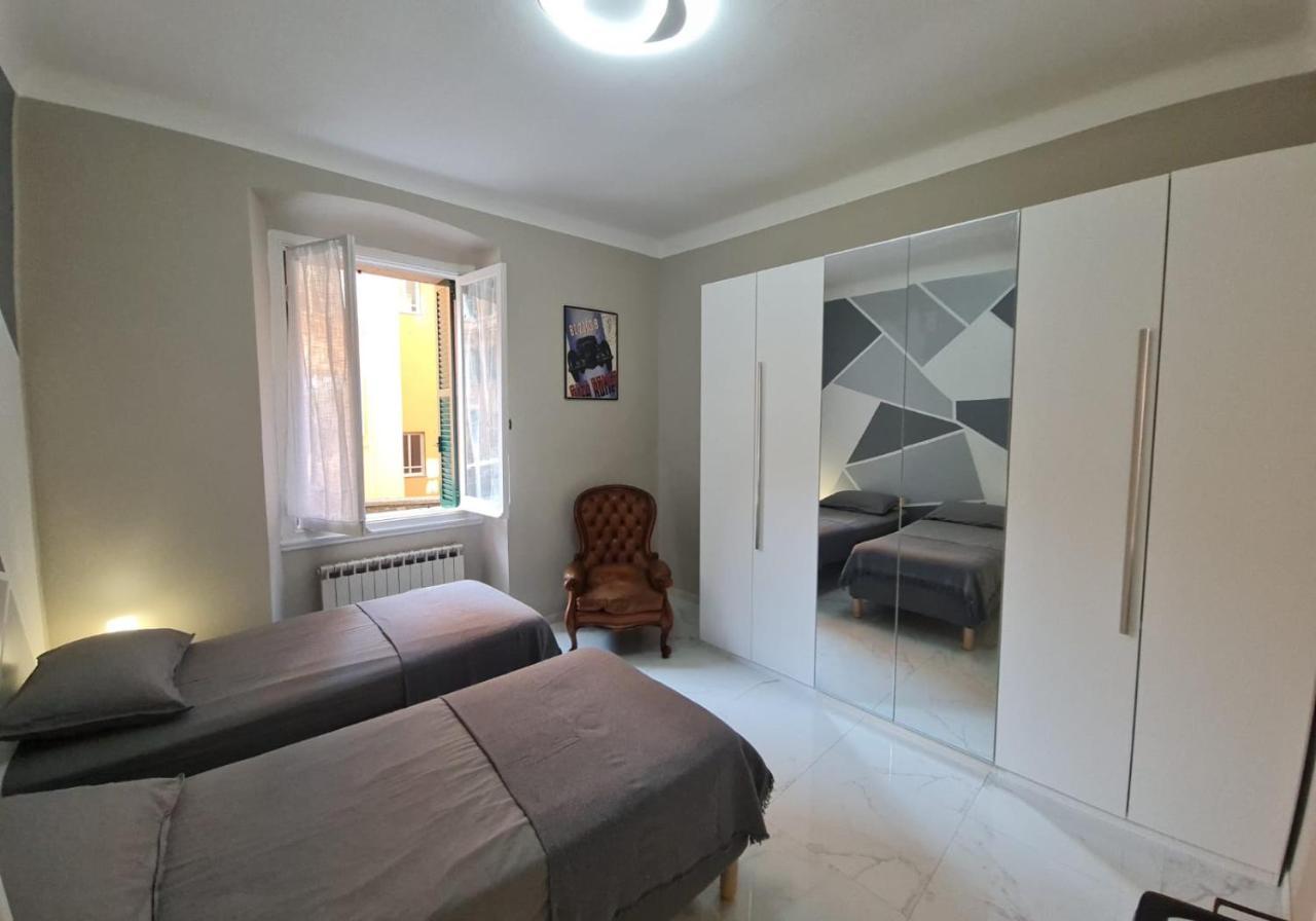Ampio Appartamento Con 2 Posti Auto E Cortile Gênes Extérieur photo