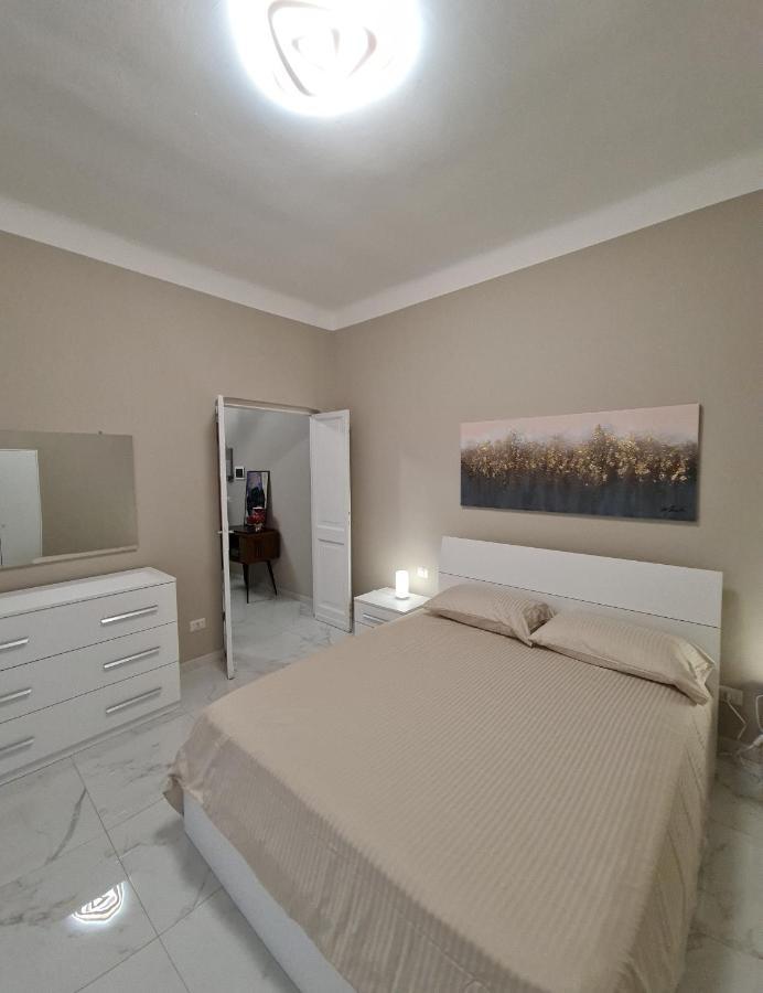 Ampio Appartamento Con 2 Posti Auto E Cortile Gênes Extérieur photo