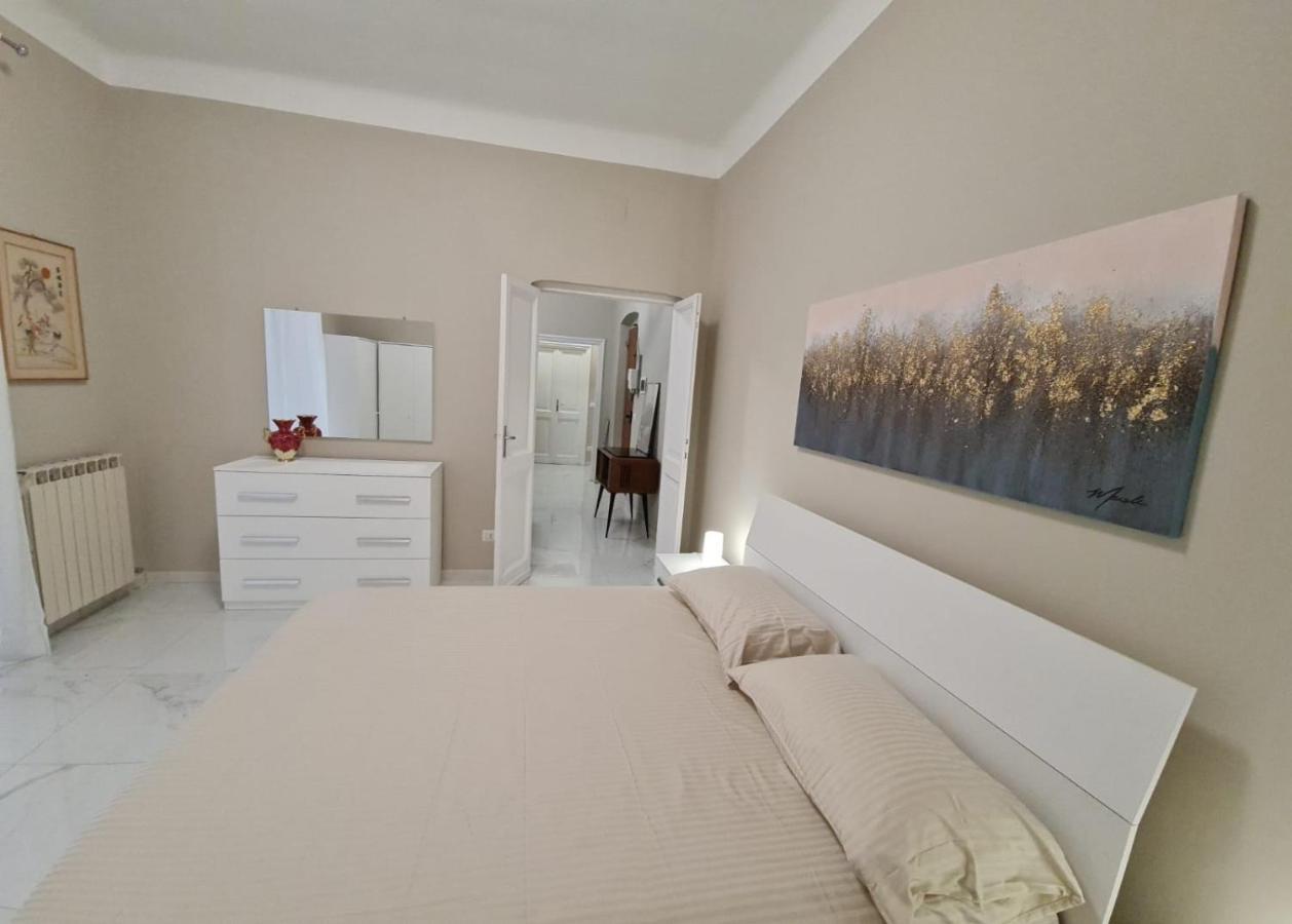Ampio Appartamento Con 2 Posti Auto E Cortile Gênes Extérieur photo