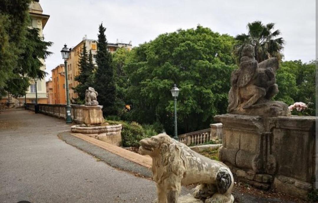 Ampio Appartamento Con 2 Posti Auto E Cortile Gênes Extérieur photo